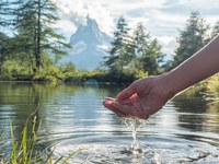 H2O: preziosa, possente, poca