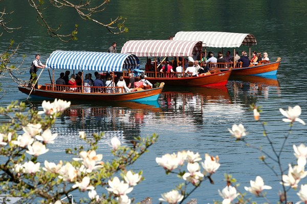 Tra desiderio di ricreazione e pressione dello sfruttamento