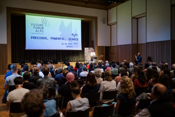 Alpenwasser: Wer bekommt den letzten Tropfen?