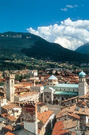 Trento wird Alpenstadt des Jahres 2004