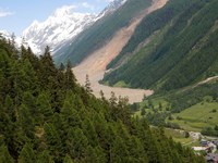 When mountains break away: living with danger