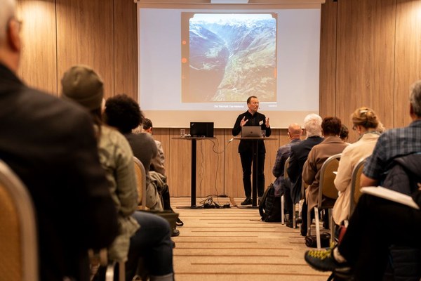 Haute tension dans les Alpes