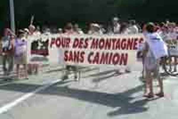 Une manifestation transfrontalière au Mont-Blanc