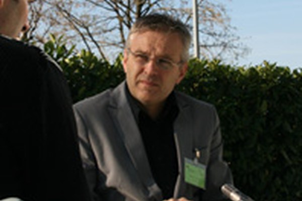 Sang froid en pleine discussion : Norbert Lantschner, directeur de l'agence KlimaHaus de Bolzano/I " L'énergie la plus propre est celle dont je n'ai pas besoin "