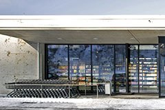 Un supermarché à la norme passive dans les Alpes
