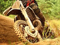 À moto sur les sentiers de montagne