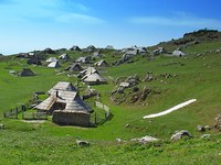 « Glamping » dans les Alpes slovènes : un état des lieux critique