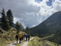 Attraversare i confini tra natura, comunità e utopie vissute