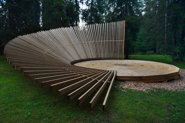 Da foresta devastata a piattaforma artistica