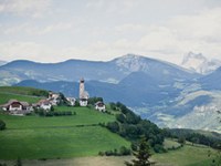 Il Governo Berlusconi vuole sopprimere i piccoli comuni per salvare le finanze