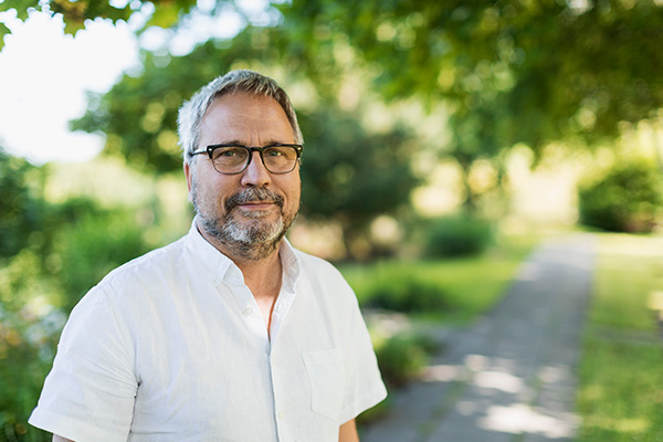 Punto di vista: Uniti in una catena di luci anziché gli uni contro gli altri