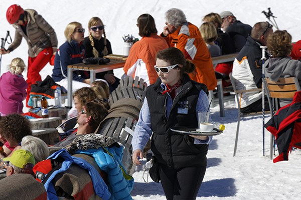 Med sezonskim delom in domovino