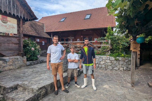 Pogledati čez planke