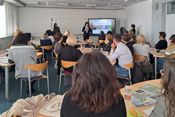 Približevanje upravljanja in blaženja podnebnih sprememb pri izobraževanju odraslih z Modelom alpske šole